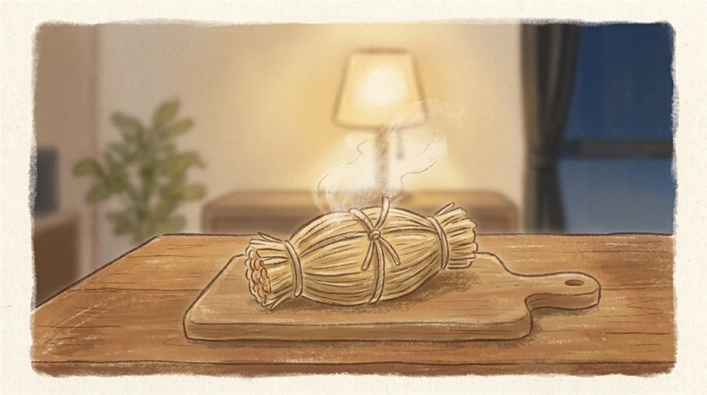 藁で包まれた納豆が、まな板の上に置かれている様子